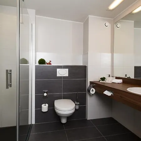 Weingut Schreieck Vinotel & Gutshaus 4* סנט מרטין