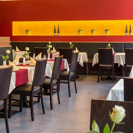 Weingut Schreieck Vinotel & Gutshaus 4* סנט מרטין