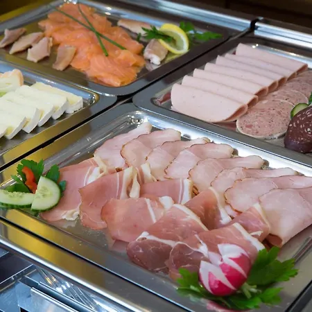 Weingut Schreieck Vinotel & Gutshaus מלון 4*